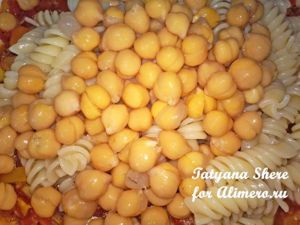 Фузилли с нутом и овощами