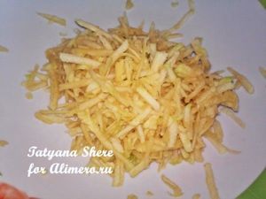 Салат из моркови с яблоком и сыром