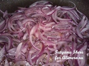 Паста с луком и помидорами