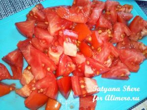 Паста с луком и помидорами