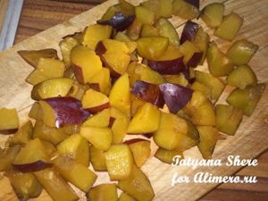 Творожная запеканка со сливами