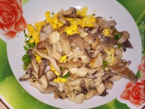 Салат с вешенками и кукурузой