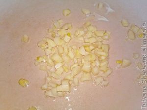 Цветные макароны с чесноком