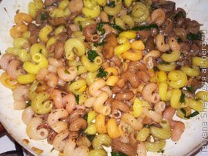 Цветные макароны с чесноком