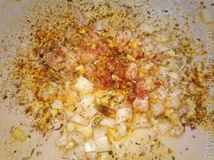 Цветные макароны с чесноком