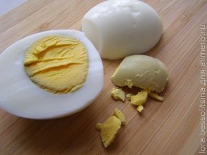 закуска с икрой и семгой, желтки закуска с икрой и семгой, желтки