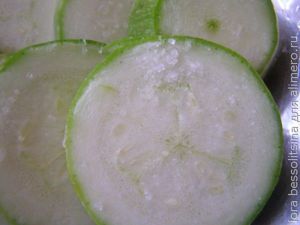 кабачки острые, посолены кабачки острые, посолены