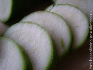 кабачки острые, нарезаны кабачки острые, нарезаны