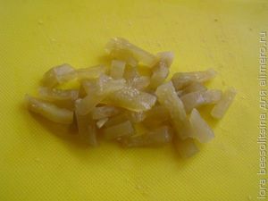салат с шпротами, соленый огурец салат с шпротами, соленый огурец