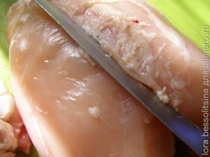 куриная грудка под шубой, обрезаем жир куриная грудка под шубой, обрезаем жир