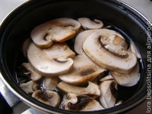 куриная грудка под шубой, грибы варим куриная грудка под шубой, грибы варим