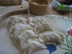 вареники с вишней, вареники слеплены вареники с вишней, вареники слеплены