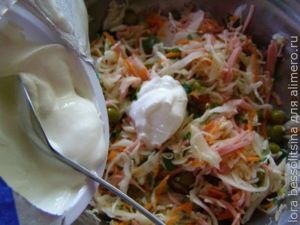 салат с колбасой, сметана салат с колбасой, сметана