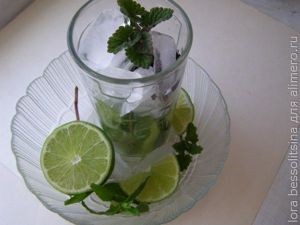 лимонад, мелисса, со льдом лимонад, мелисса, со льдом