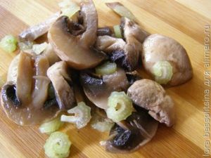 Салат с курицей и грибами