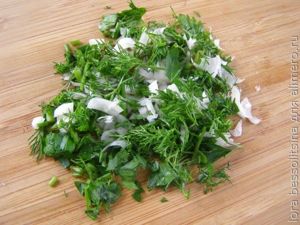 рыба с овощами, зелень и чеснок рыба с овощами, зелень и чеснок