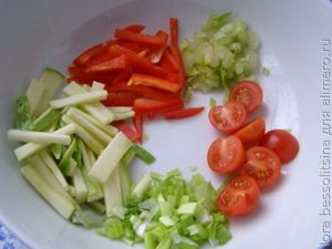 яичница, чери и овощи яичница, чери и овощи