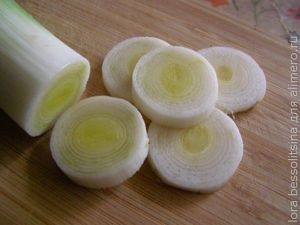 салат с кукурузой, лук порей салат с кукурузой, лук порей