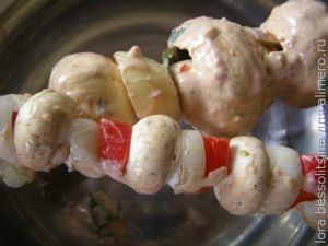 шашлык из шампиньонов, на шампуре шашлык из шампиньонов, на шампуре