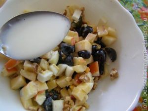 салат-десерт, польем йогуртом салат-десерт, польем йогуртом