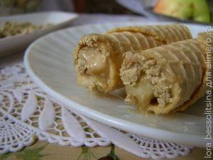 фруктовый десерт в лаваше, в трубочке фруктовый десерт в лаваше, в трубочке