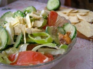 салат с орехами и лавашом
