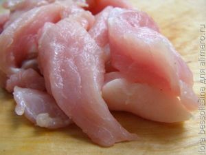 свинина с вермишелью, мясо нарезано свинина с вермишелью, мясо нарезано