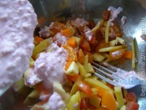 десерт фруктовый, смешаем запрвку с фруктами десерт фруктовый, смешаем запрвку с фруктами