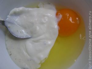 овощи и курица в кляре, яйцо и сметана овощи и курица в кляре, яйцо и сметана