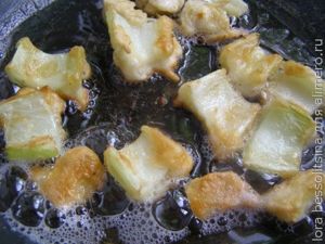 овощи и курица в кляре, жареный сельдерей овощи и курица в кляре, жареный сельдерей