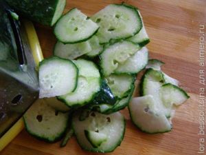 салат с икрой бычка, огурец салат с икрой бычка, огурец