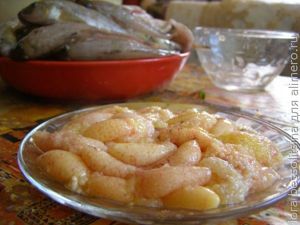 салат с икрой бычка, икра в тарелке салат с икрой бычка, икра в тарелке