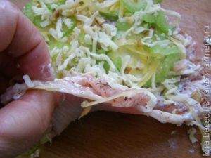 куриные рулетики с сельдереем, сворачиваем рулетик куриные рулетики с сельдереем, сворачиваем рулетик