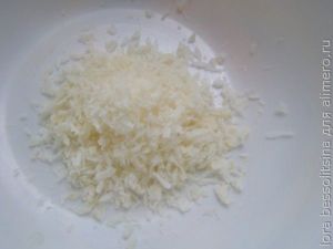 творожно-фруктовые конфетки, кокосовая стружка творожно-фруктовые конфетки, кокосовая стружка