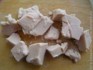 салат с печенью трески, кусочки печени салат с печенью трески, кусочки печени