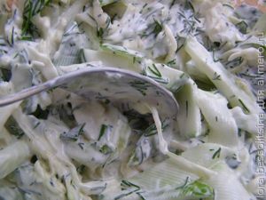 салат с грядки, со сметаной салат с грядки, со сметаной