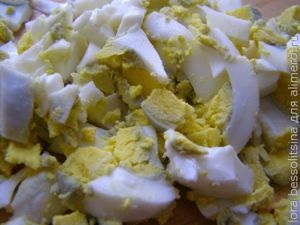 салат с копченой колбасой, яйцо салат с копченой колбасой, яйцо
