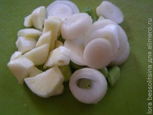 суп с бычками, лук и чеснок суп с бычками, лук и чеснок