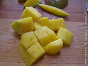 десерт с черной смородиной, манго десерт с черной смородиной, манго