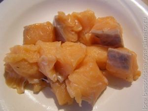 салат с семгой, сырая семга салат с семгой, сырая семга