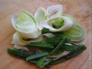 картошка с овощами, лук порей картошка с овощами, лук порей