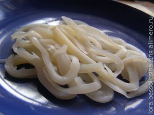 салат с морепродуктами, кальмар нарезан салат с морепродуктами, кальмар нарезан