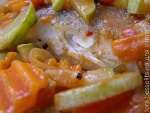 камбала с овощами