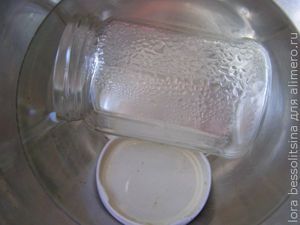 варенье из слив, банка с крышкой варенье из слив, банка с крышкой