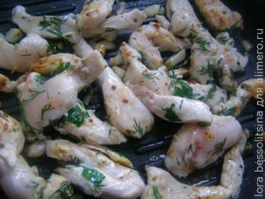 гуляш из курицы, мясо жарим гуляш из курицы, мясо жарим