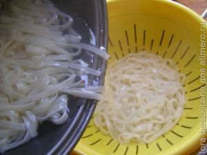 лапша удон, процедить лапшу лапша удон, процедить лапшу