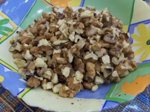 Салат с гранатом и орехами