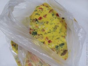 Омлет с овощами, варенный в кульке