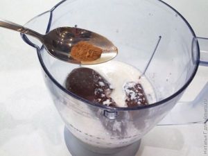 Молочный коктейль с коньяком и корицей
