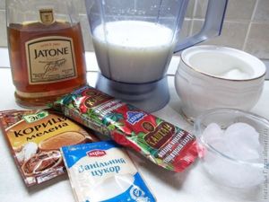 Молочный коктейль с коньяком и корицей